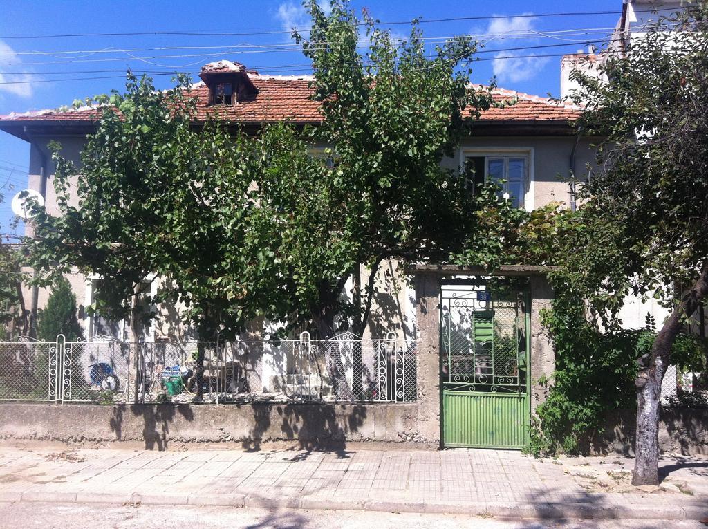 Guest House Nadezhda Хисаря Екстер'єр фото