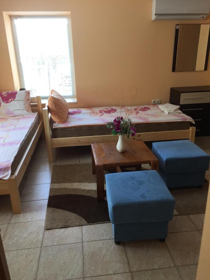 Guest House Nadezhda Хисаря Екстер'єр фото