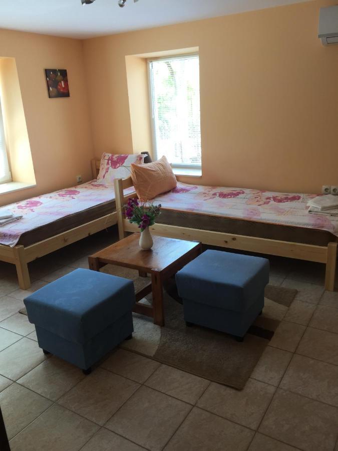 Guest House Nadezhda Хисаря Екстер'єр фото